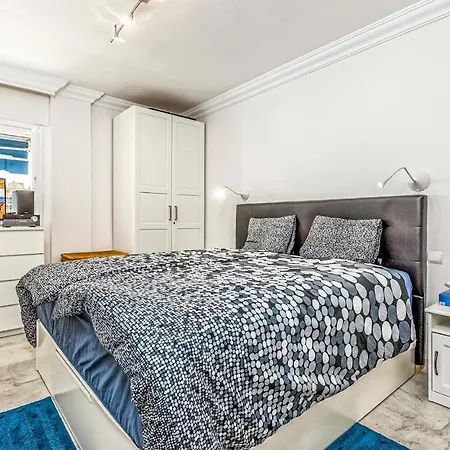 1 Bedroom Cozy In Lägenhet